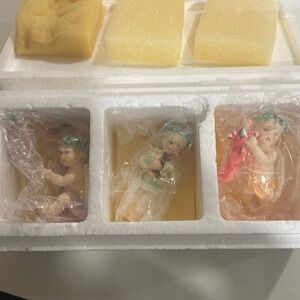 Hamilton Collection Three Little Messenger Angels. Porcelain.